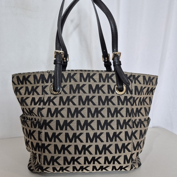 Michael Kors Jet Set Canvas Tote Bag - Picture 4 of 15